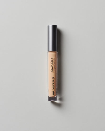 MÁDARA Organic Skincare concealer golden hour madara A6110 concealer product photo on plain background.