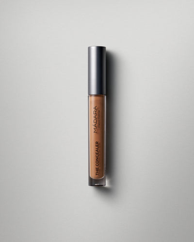 MÁDARA Organic Skincare concealer hazelnut madara A6104 concealer product photo on plain background.