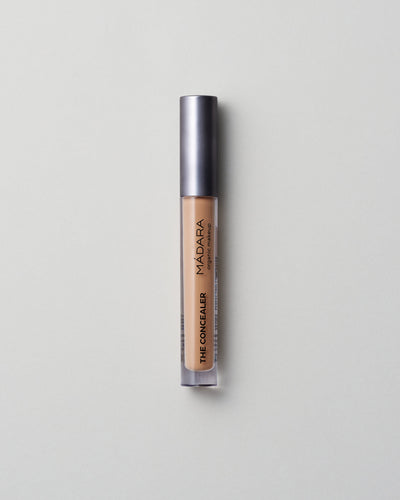MÁDARA Organic Skincare concealer pine A6114 concealer product photo on plain background.