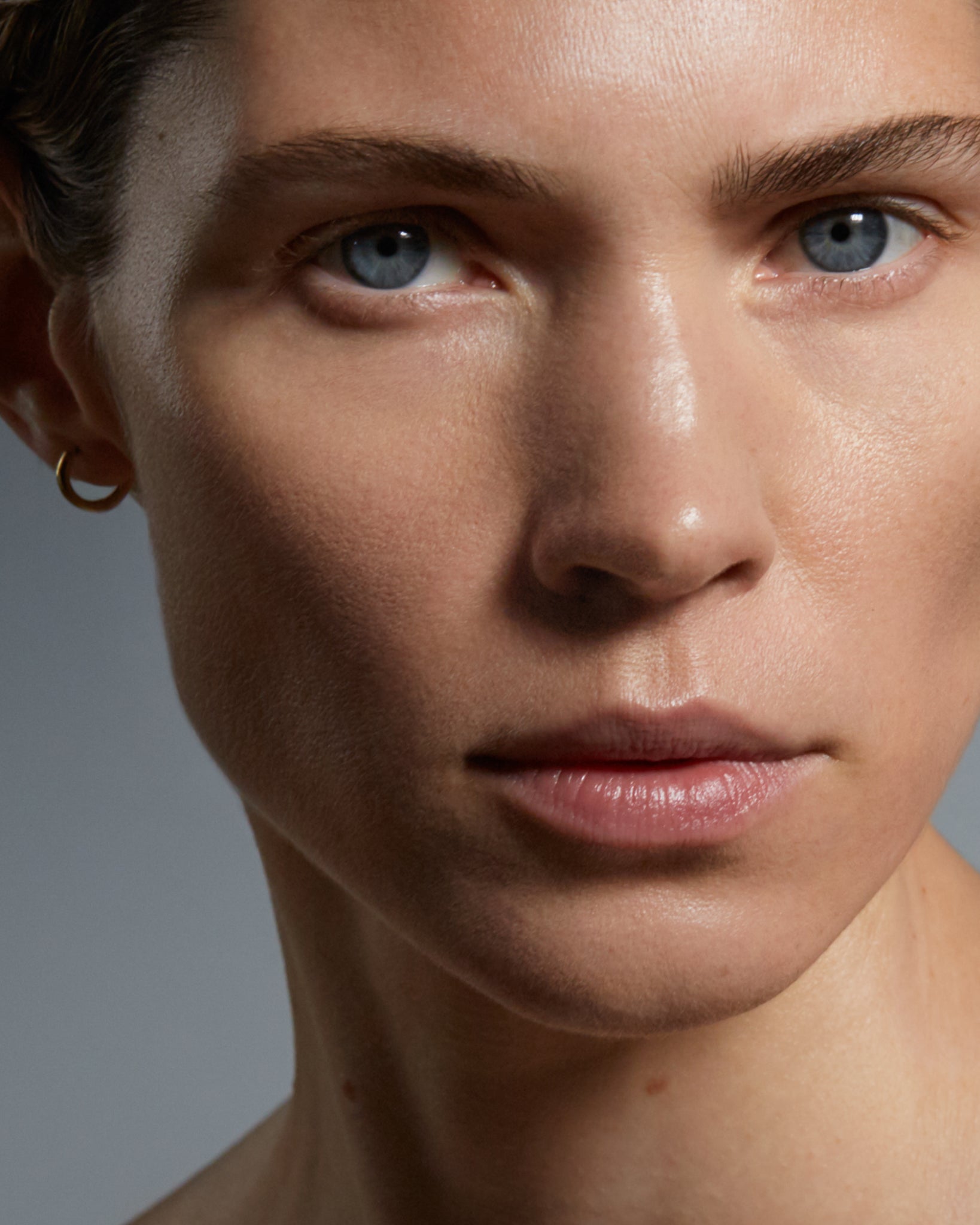 MÁDARA Organic Skincare hydrating bakuchiol oil A3366 face oil product photo on plain background.