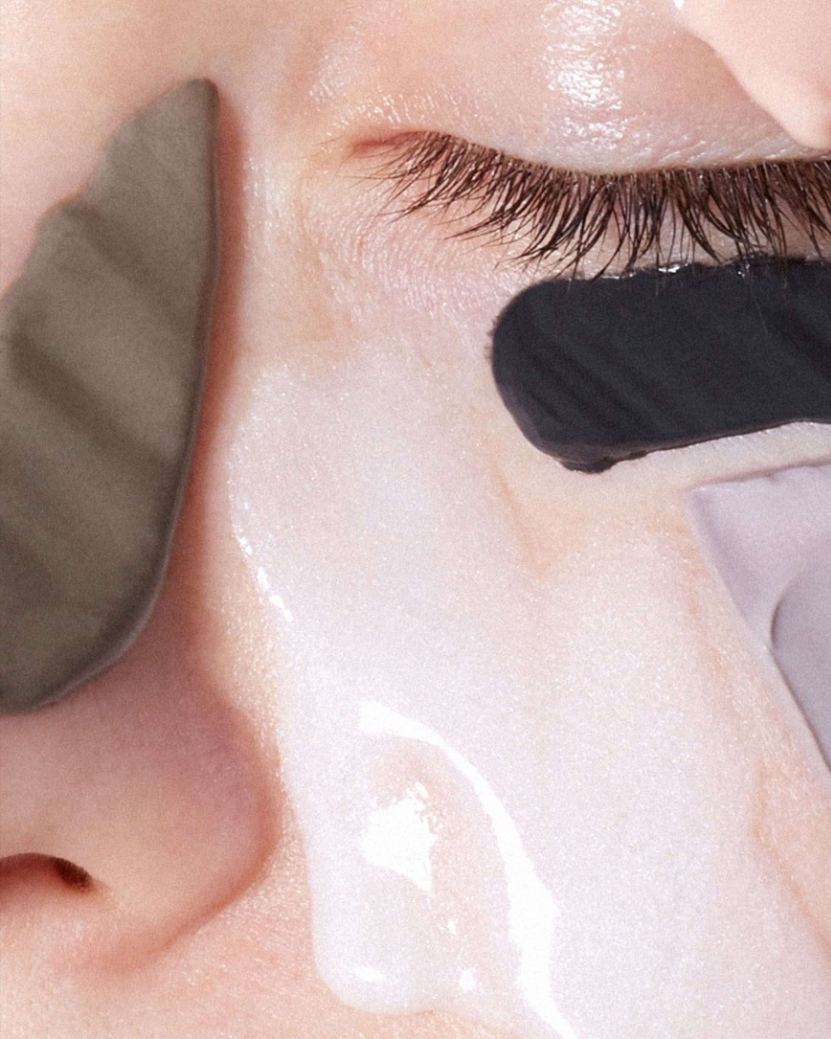 MADARA Detox ultra purifying mud mask texture