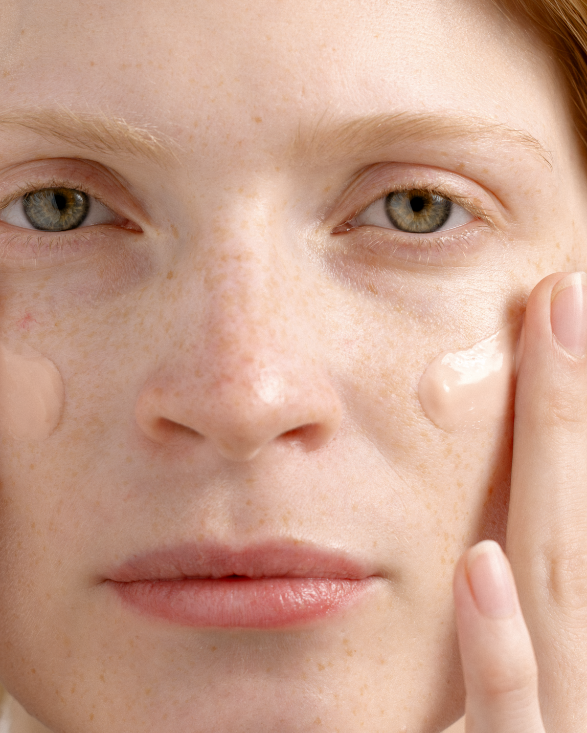 SOS Hydra Recharge cream on model
