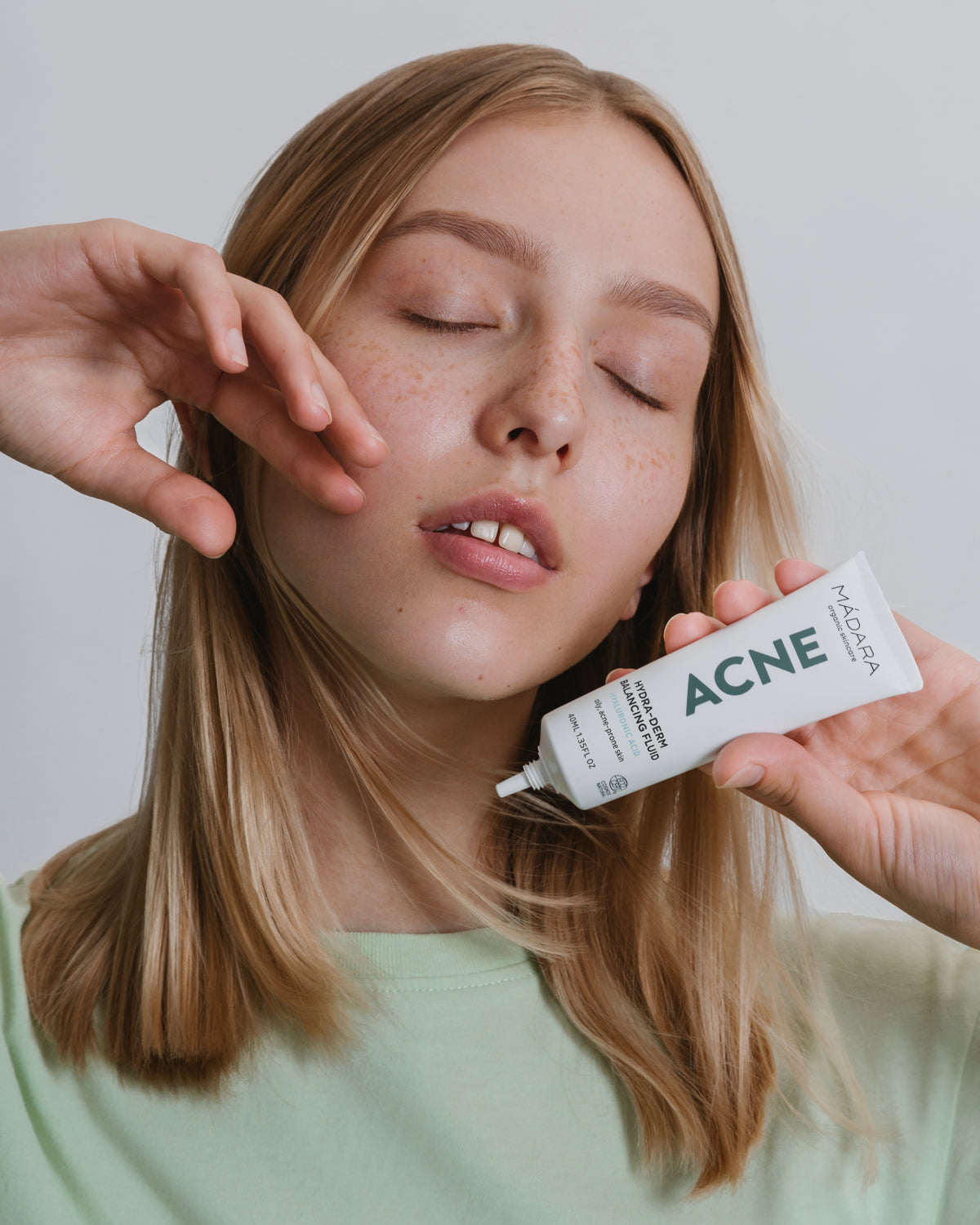 ACNE fluid MADARA