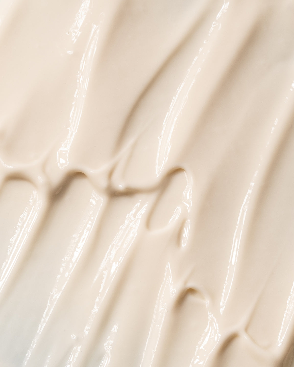 Texture close-up of MÁDARA Organic Skincare cellulite cream A1152 face cream �swatch demonstrates consistency and finish.