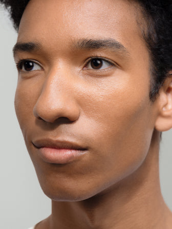 Close-up of Madara CC GO model wearing shade olive