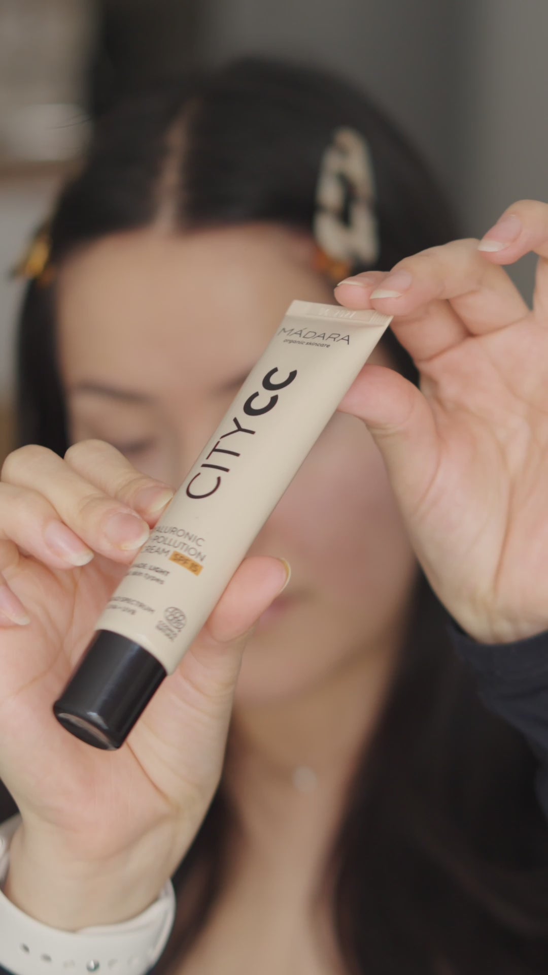 Load video: MADARA CITY CC cream light